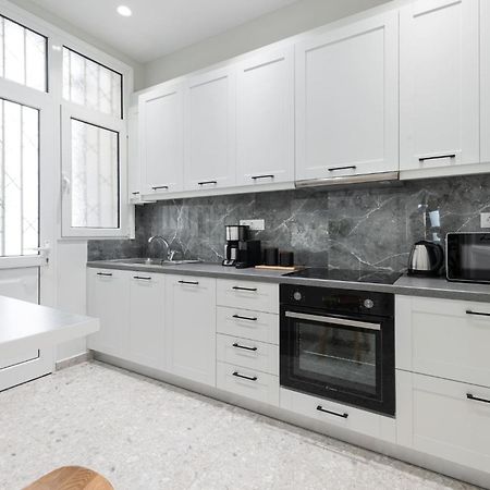 Contemporary 2-Bdr Apt Near Kalimarmaro & Alsos Park! Athens Exterior photo